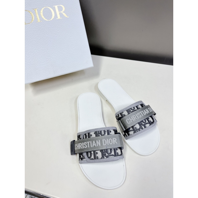 ch**an D*or slippers